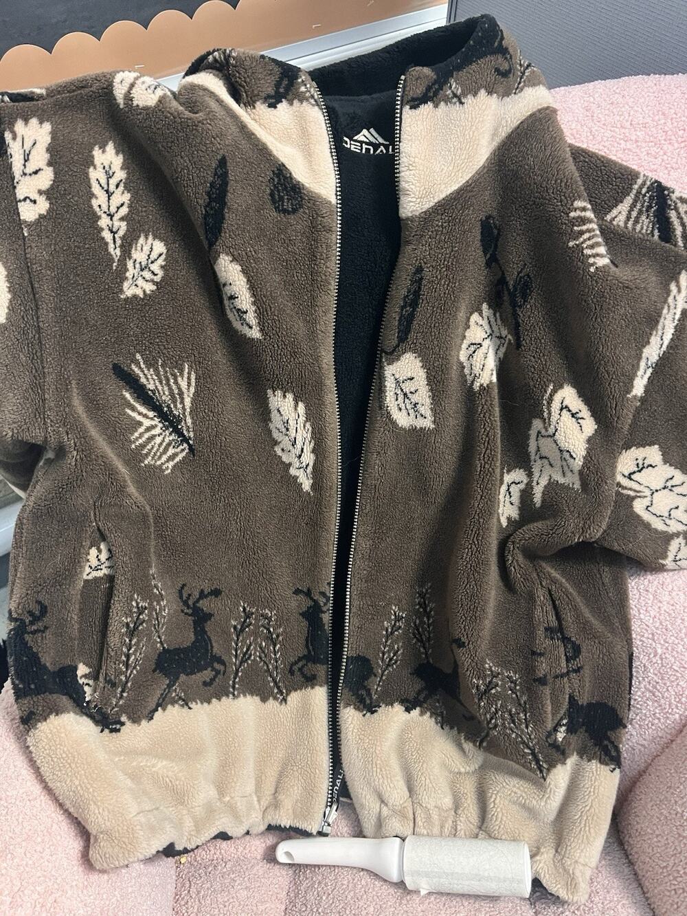 VNT Denali reversible hooded heavy fleece jacket with a deer and pines L
